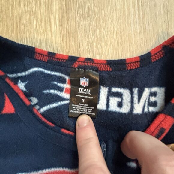 New England Patriots Women's Small Footed Sleeper Pajamas 64" Long NFL Team - Picture 4 of 8